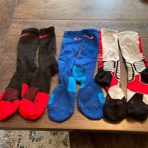 Nike elite socks.  Sized large, will fit teens and men. Great condition no holes